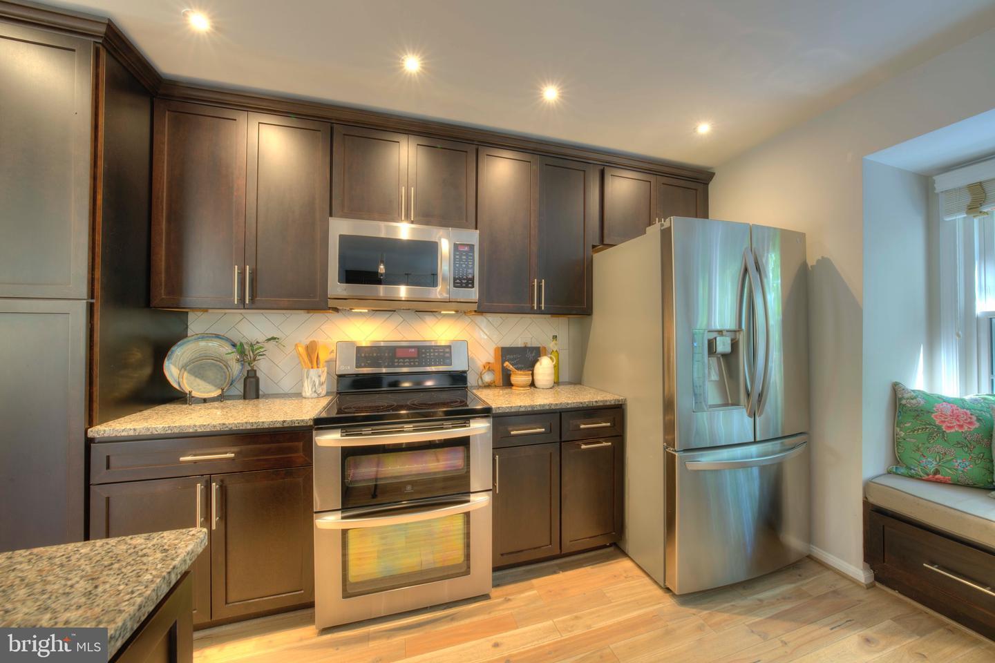 Property Photo: 11804 Great Owl Circle VA 20194