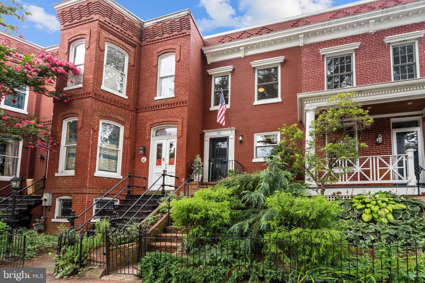 Property Photo:  139 11th Street SE  DC 20003 