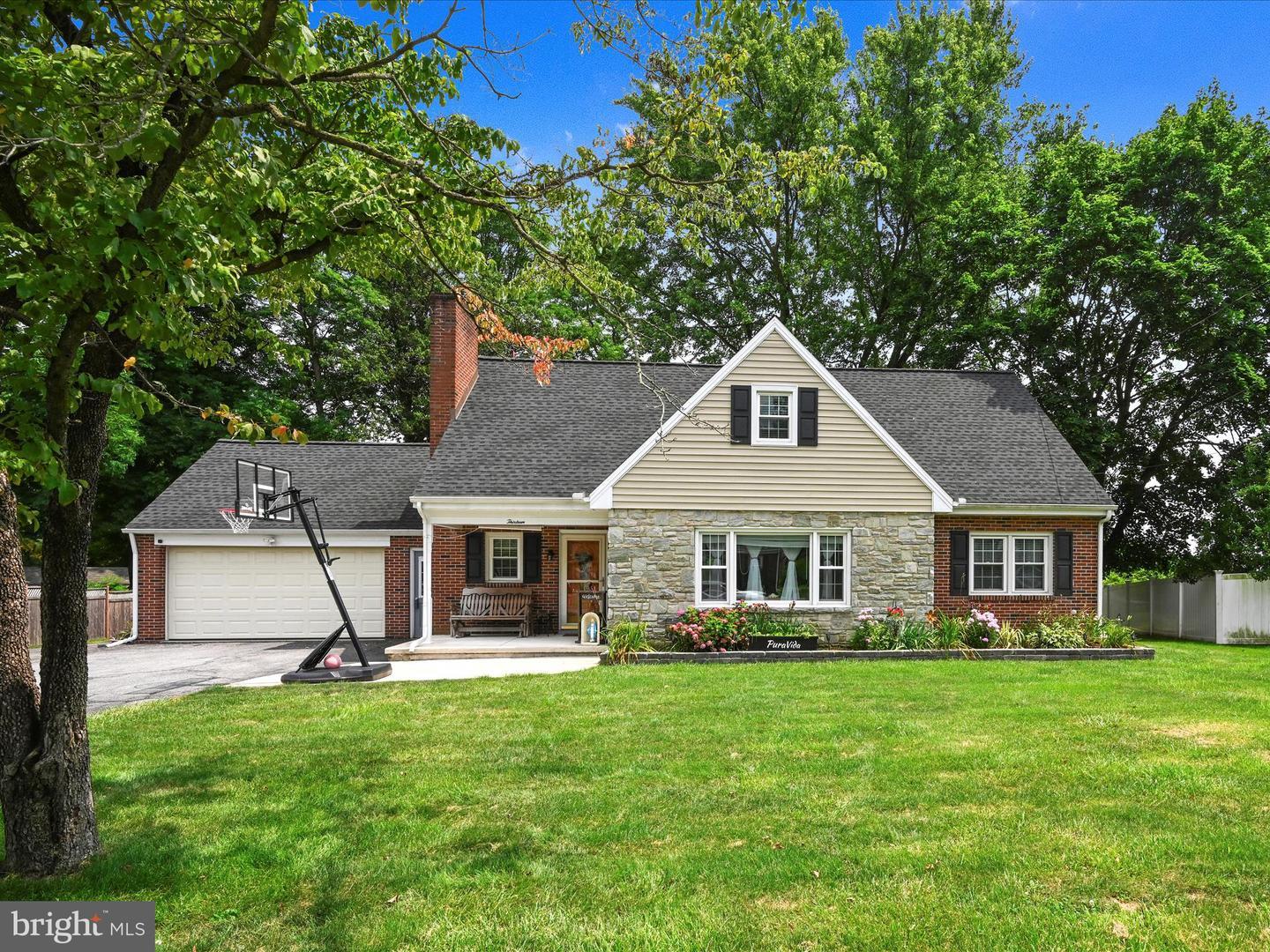 13 Pleasant Drive  Lancaster PA 17602 photo