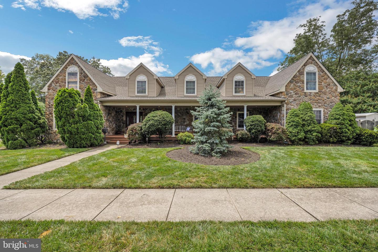 Property Photo:  1501 Cedar Avenue  NJ 08035 