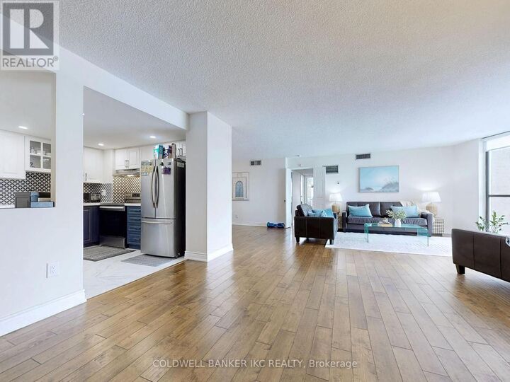 Property Photo:  4235 Sherwood Towne Boulevard 1001  ON L4Z 1W3 