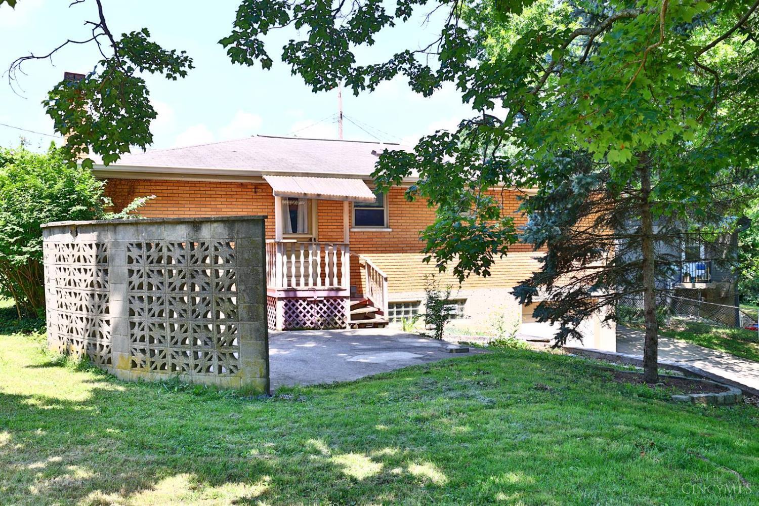 Property Photo: 5641 Hollowview Court OH 45233