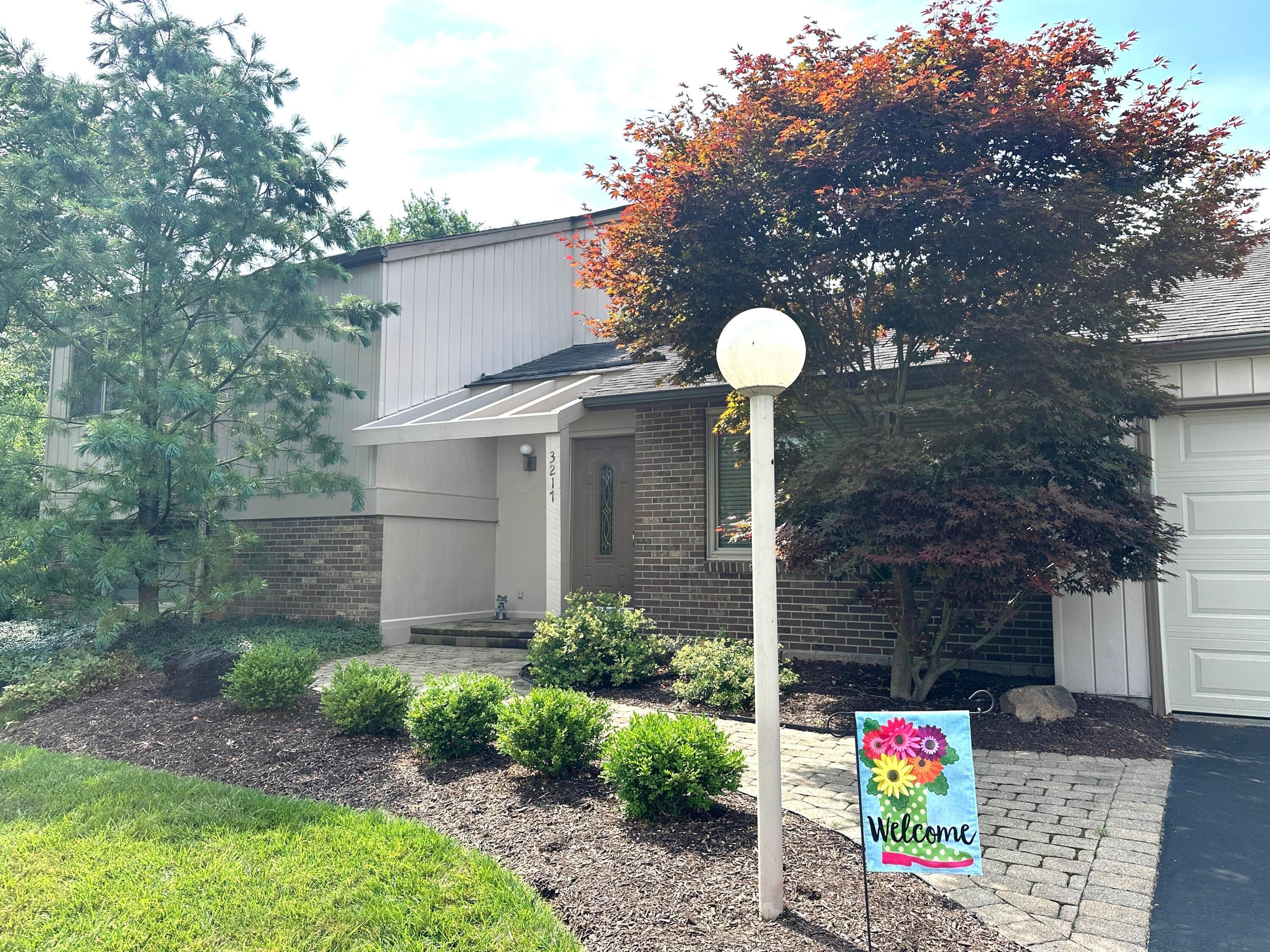 Property Photo: 3217 Glenellen Court OH 43221