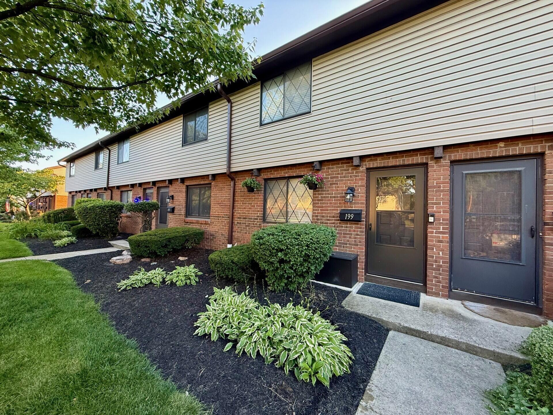 Property Photo: 199 Nottingham Court OH 43081