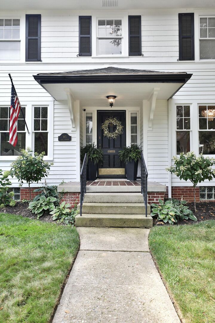 Property Photo: 165 E Dunedin Road OH 43214