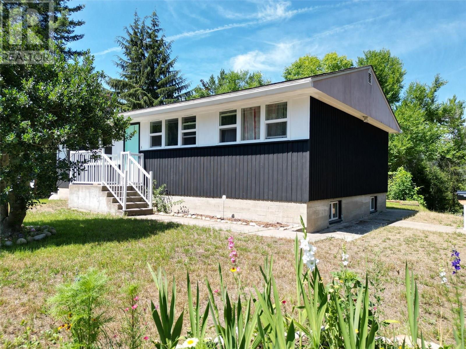 Property Photo: 813 Oak Street BC V1N 2H5