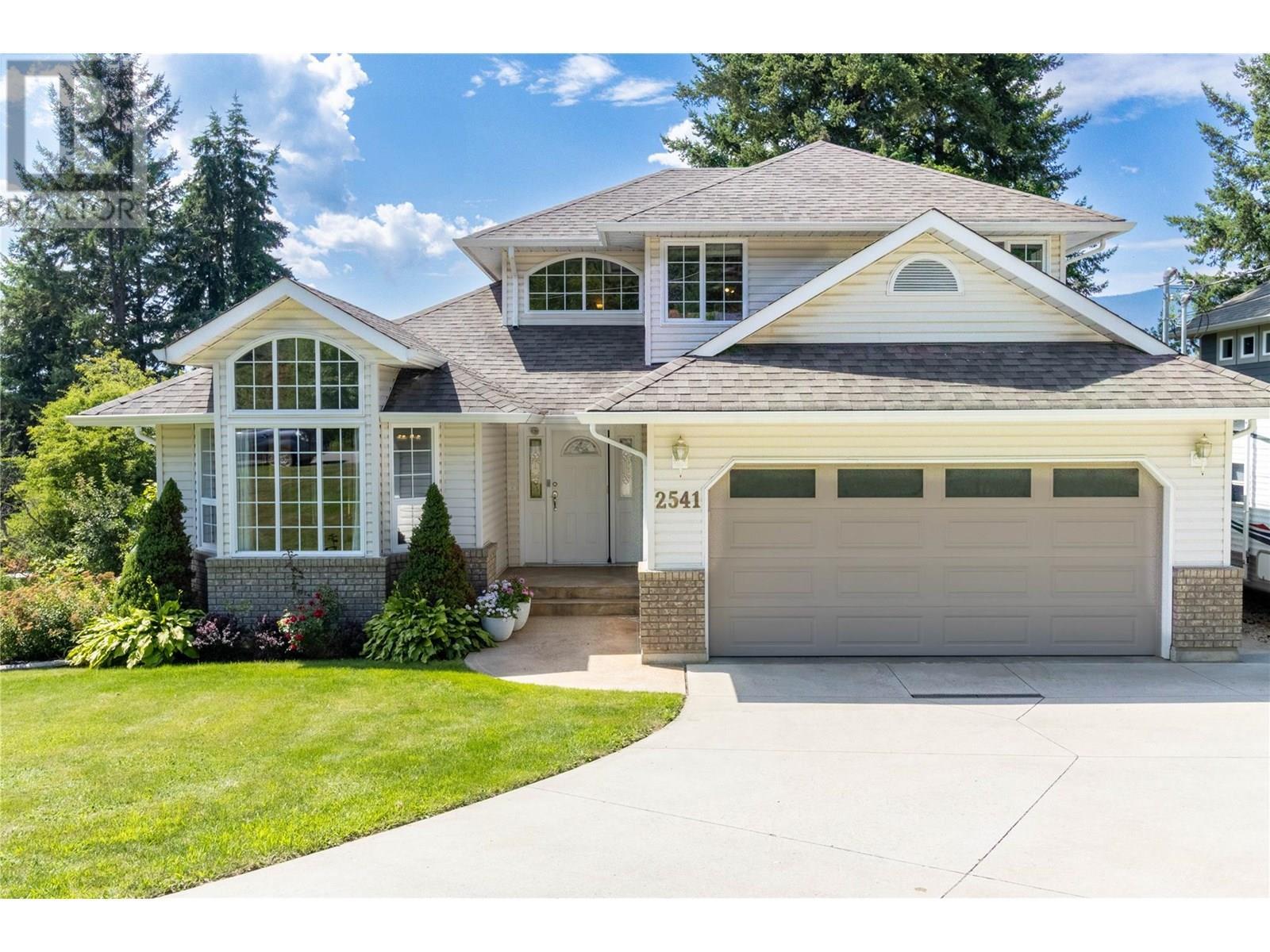 Property Photo:  2541 25 Street Northeast  BC V1E 2Z7 
