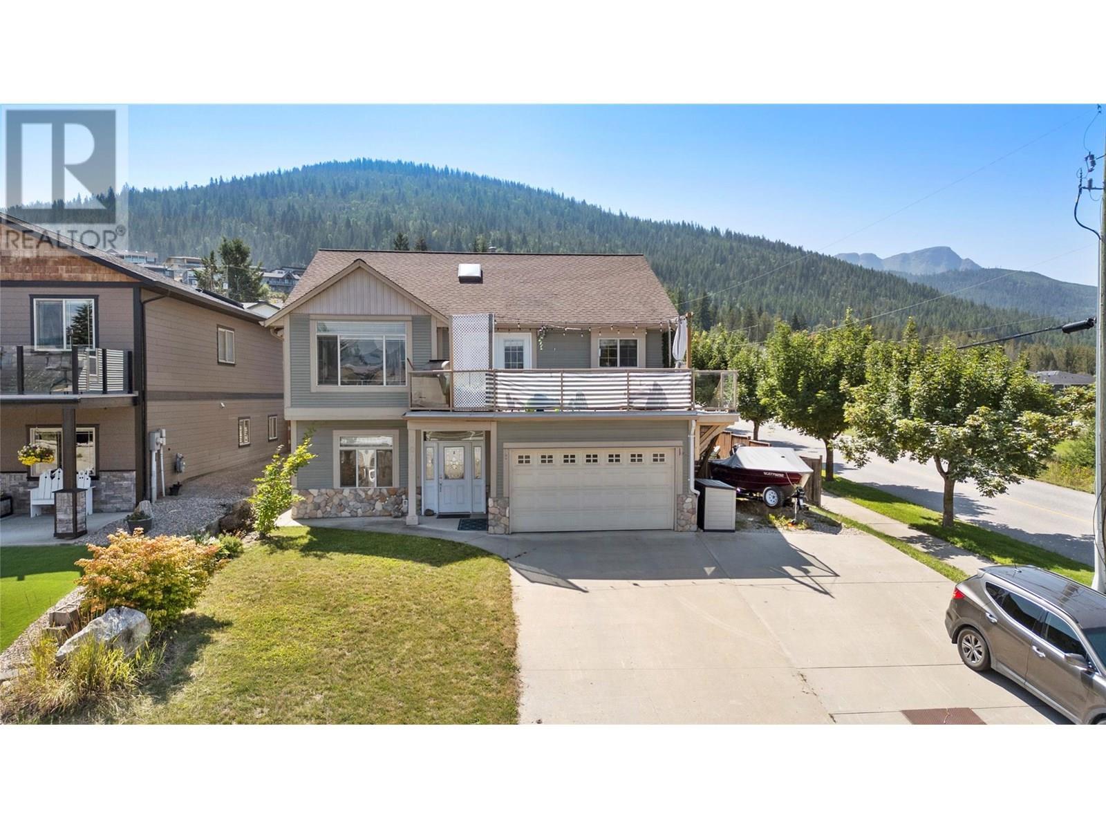 1002 14 Avenue Southeast  Salmon Arm BC V1E 2R5 photo
