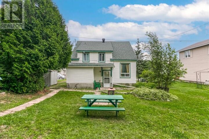 Property Photo:  272 Eleventh Avenue  ON P3Y 1N2 