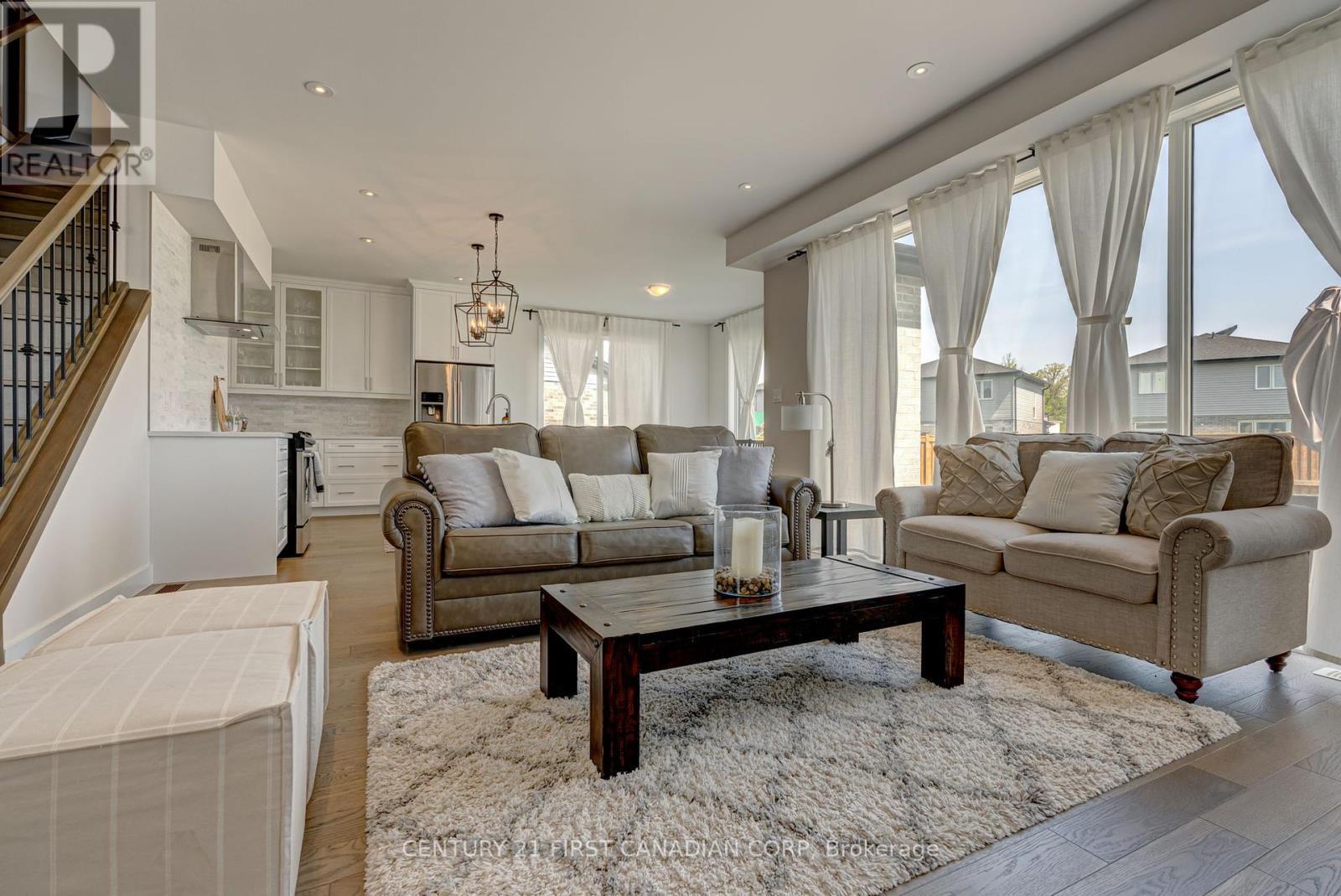 Property Photo:  1318 Red Pine Crossing  ON N6G 0W1 