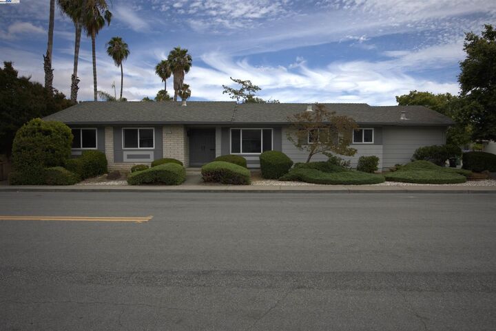 Property Photo:  40107 Catalina Pl  CA 94539 