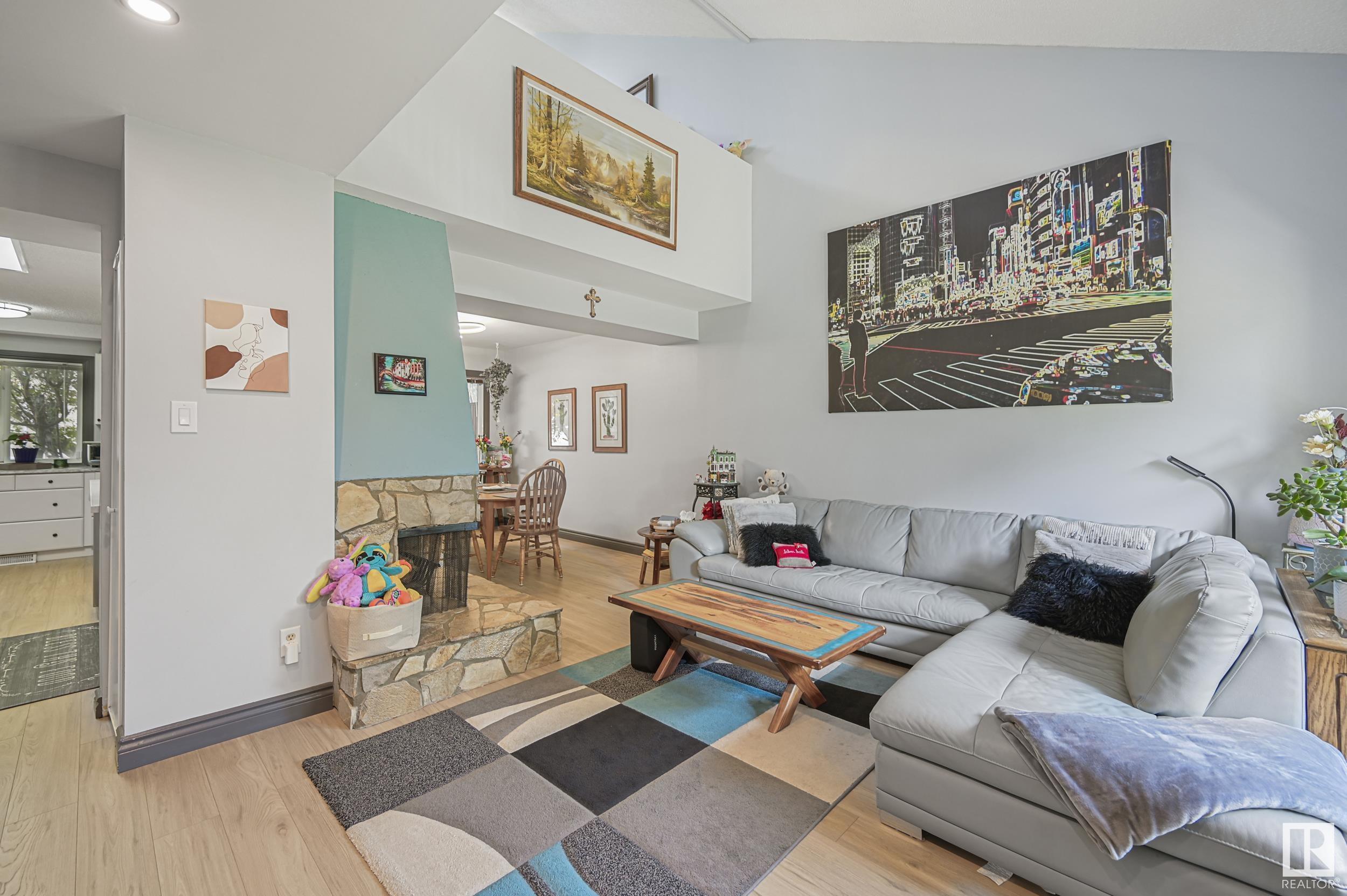 Photo de la propriété: 5419 Hill View Crescent NW AB T6L 1V9