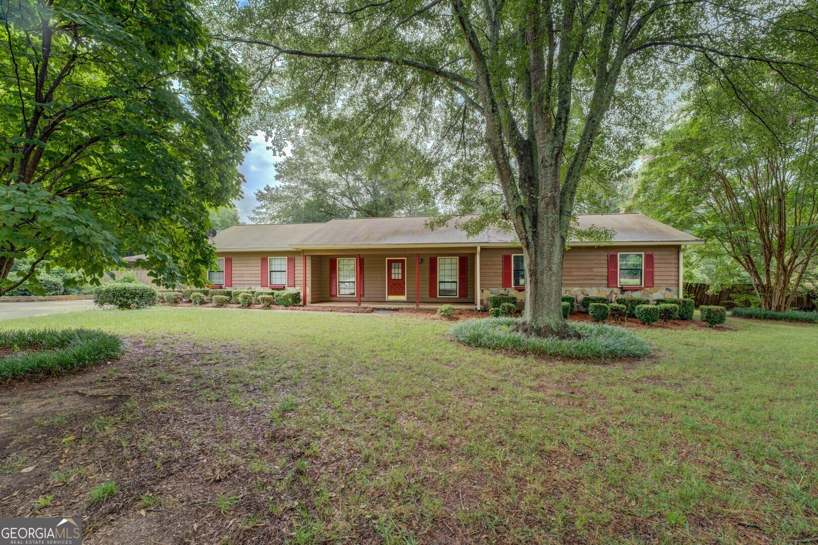 Property Photo: 95 Dixie Trail GA 30014