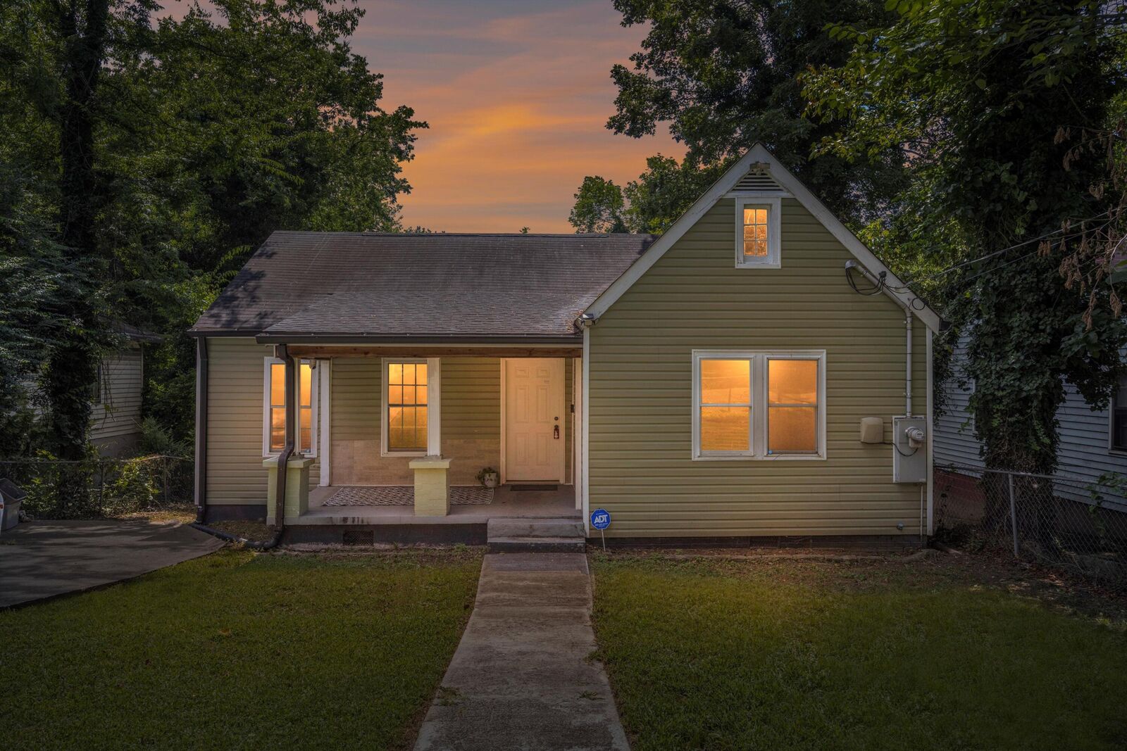 Property Photo: 1704 Tunnel Boulevard TN 37406