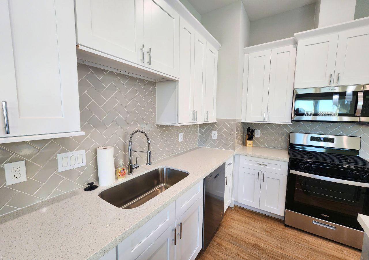 Property Photo:  615 Northew Street E  TX 77091 