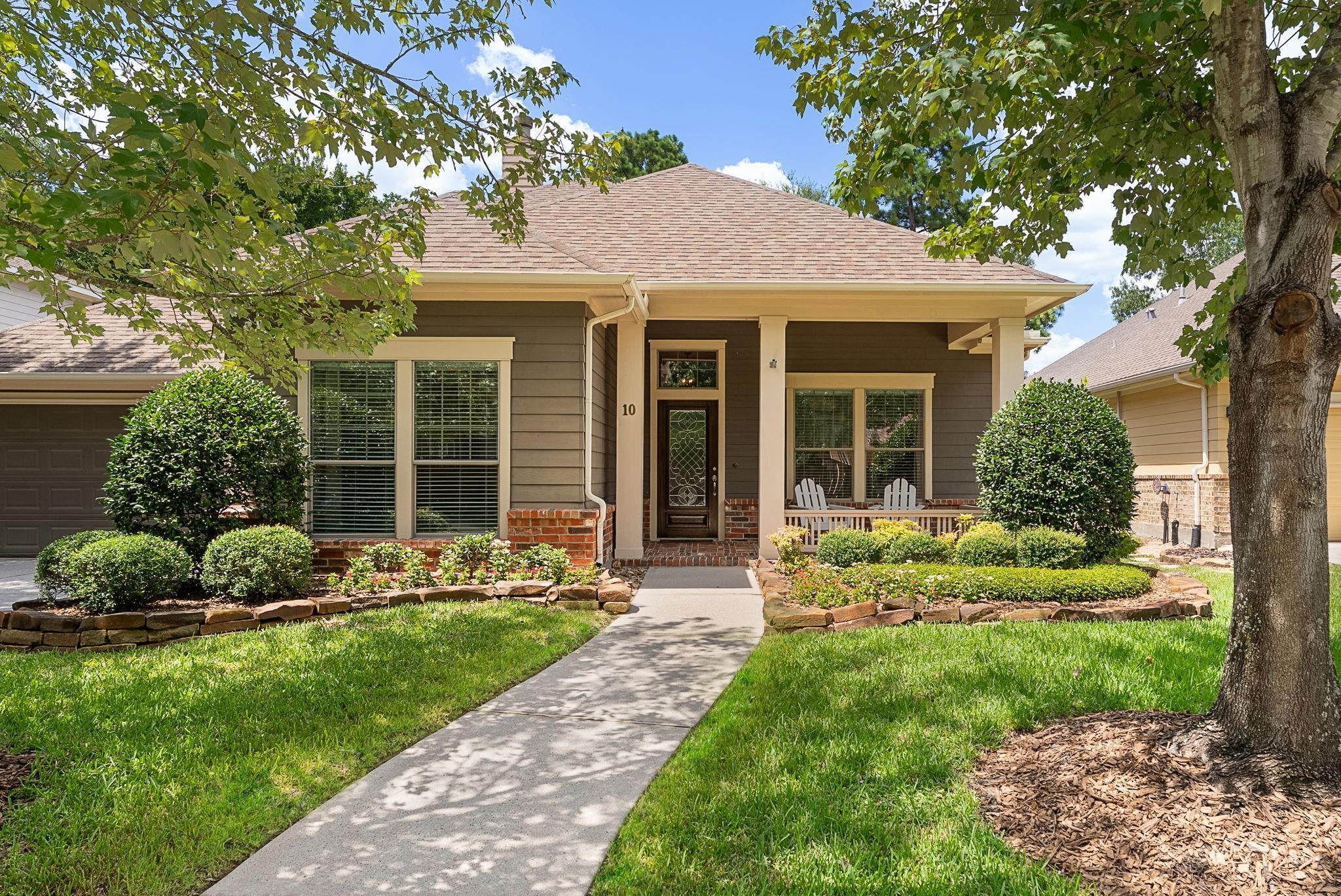 Property Photo: 10 Silver Lute Place TX 77381