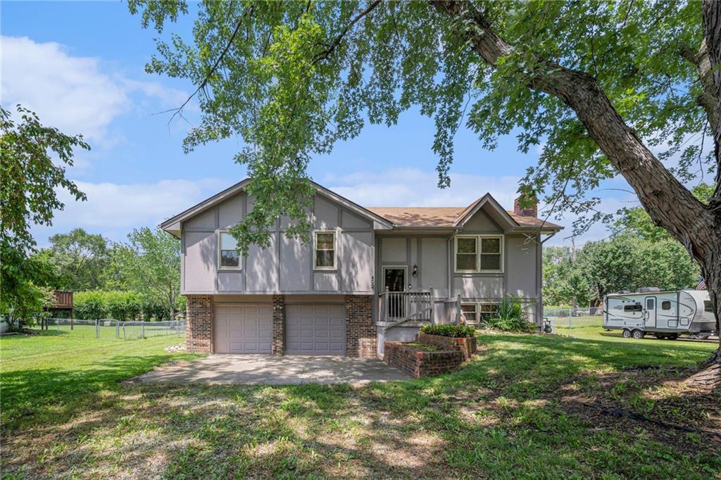 402 E 10th Street  Kearney MO 64060 photo