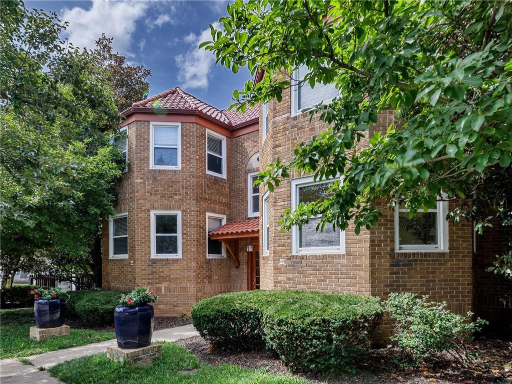 14 E 50th Street 1  Kansas City MO 64112 photo