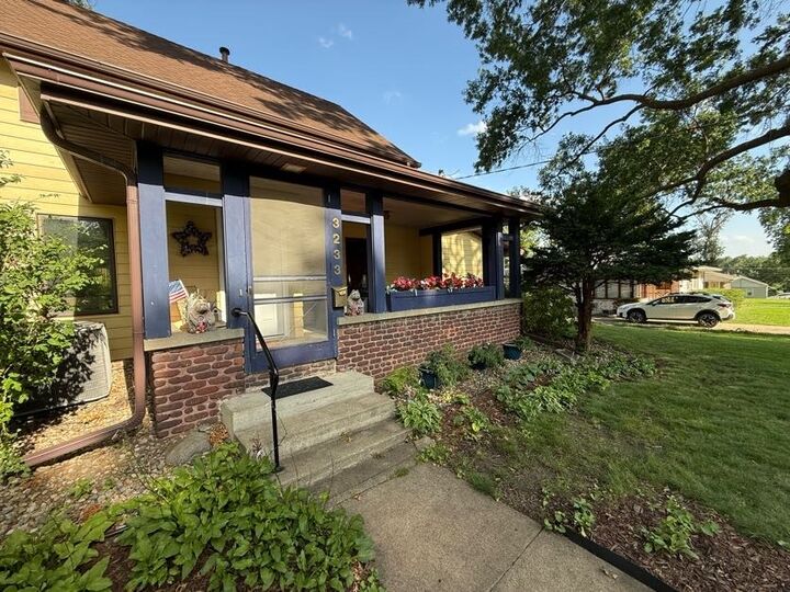 Property Photo:  3233 68th Street  IA 50322