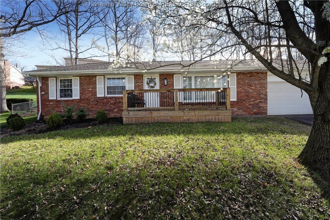 Property Photo:  1571 Nottingham Road  WV 25314 