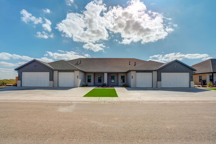 7037-7043 40th Street  Lubbock TX 79424 photo