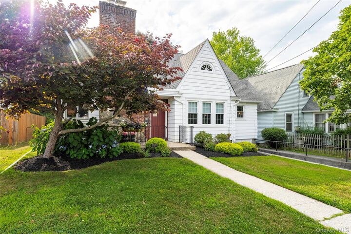 Property Photo:  9 Crestwood Boulevard  NY 12603 