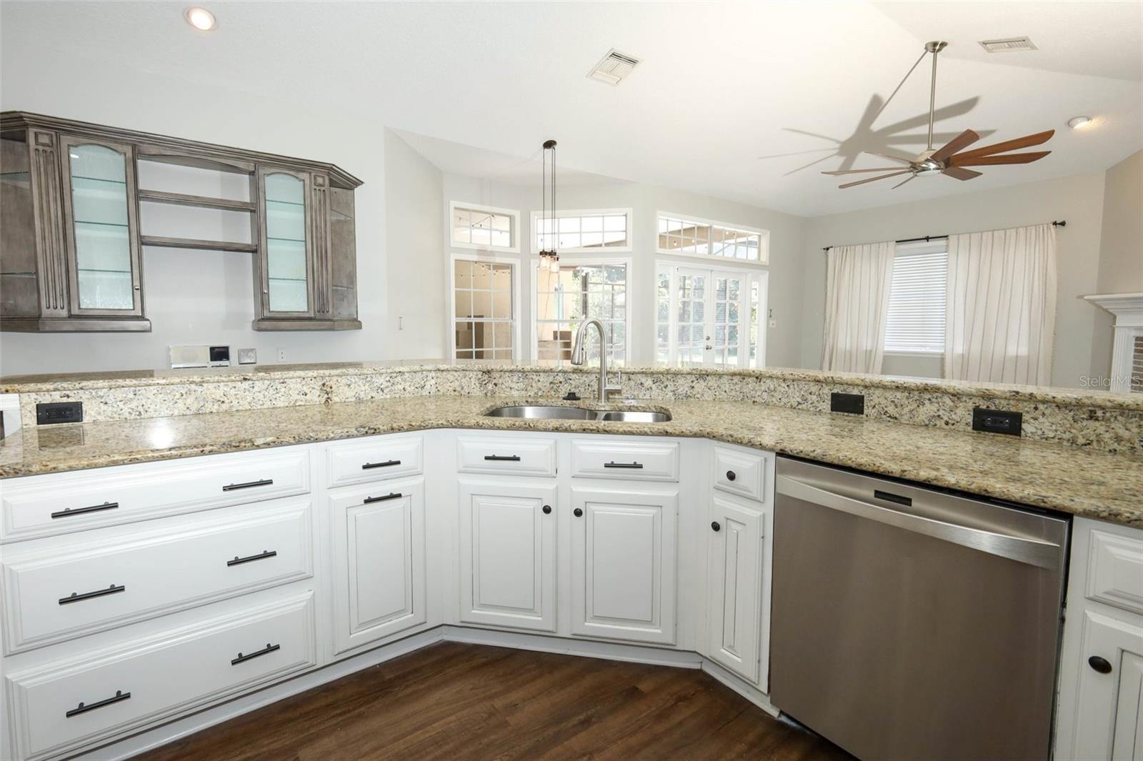 Property Photo: 861 Lullwater Drive FL 32765