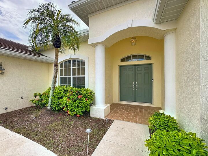 Property Photo: 600 Cockatoo Circle FL 34285