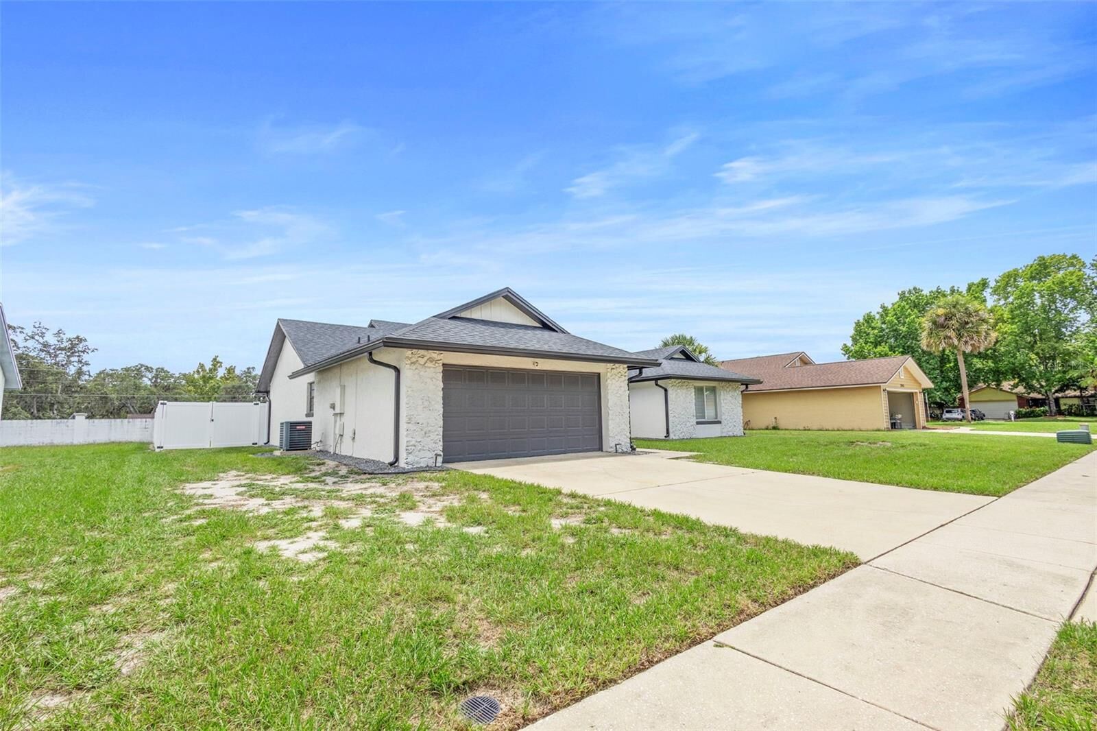 Property Photo: 2905 Amroth Place FL 32707