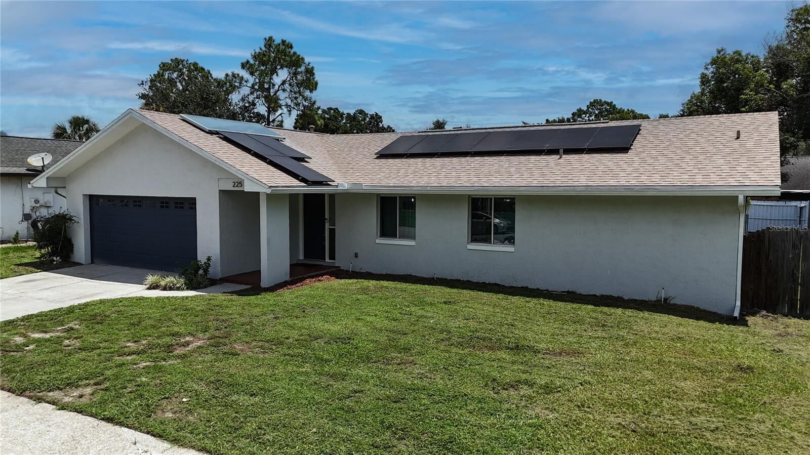 Property Photo: 225 Twelve League Circle FL 32707