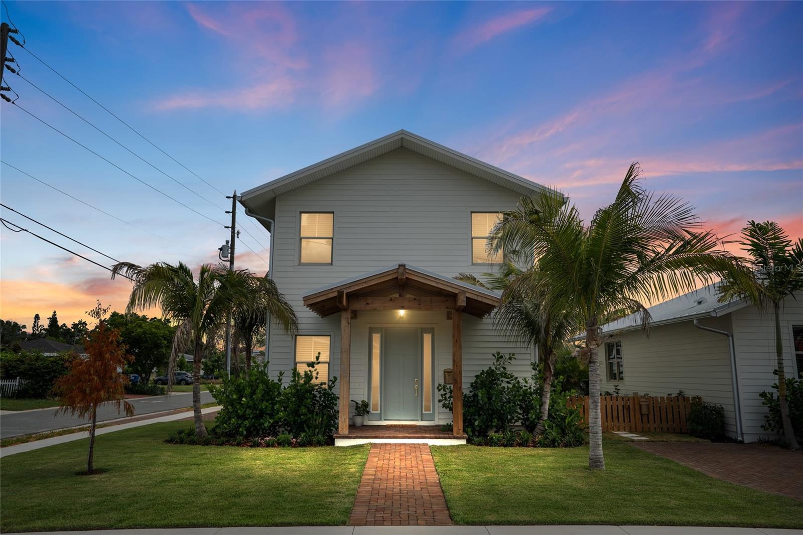 Property Photo: 1631 31st Avenue N FL 33713