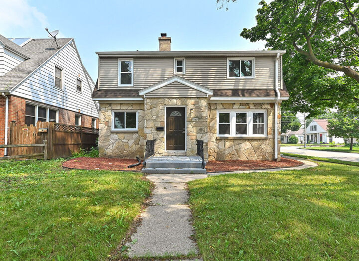 7702 W Keefe Ave  Milwaukee WI 53222 photo