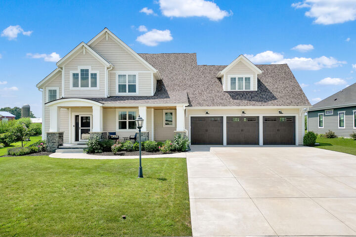 10171 S Woodside Ct  Franklin WI 53132 photo