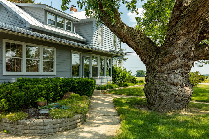 Property Photo: 1090 Lewis Avenue MI 48140