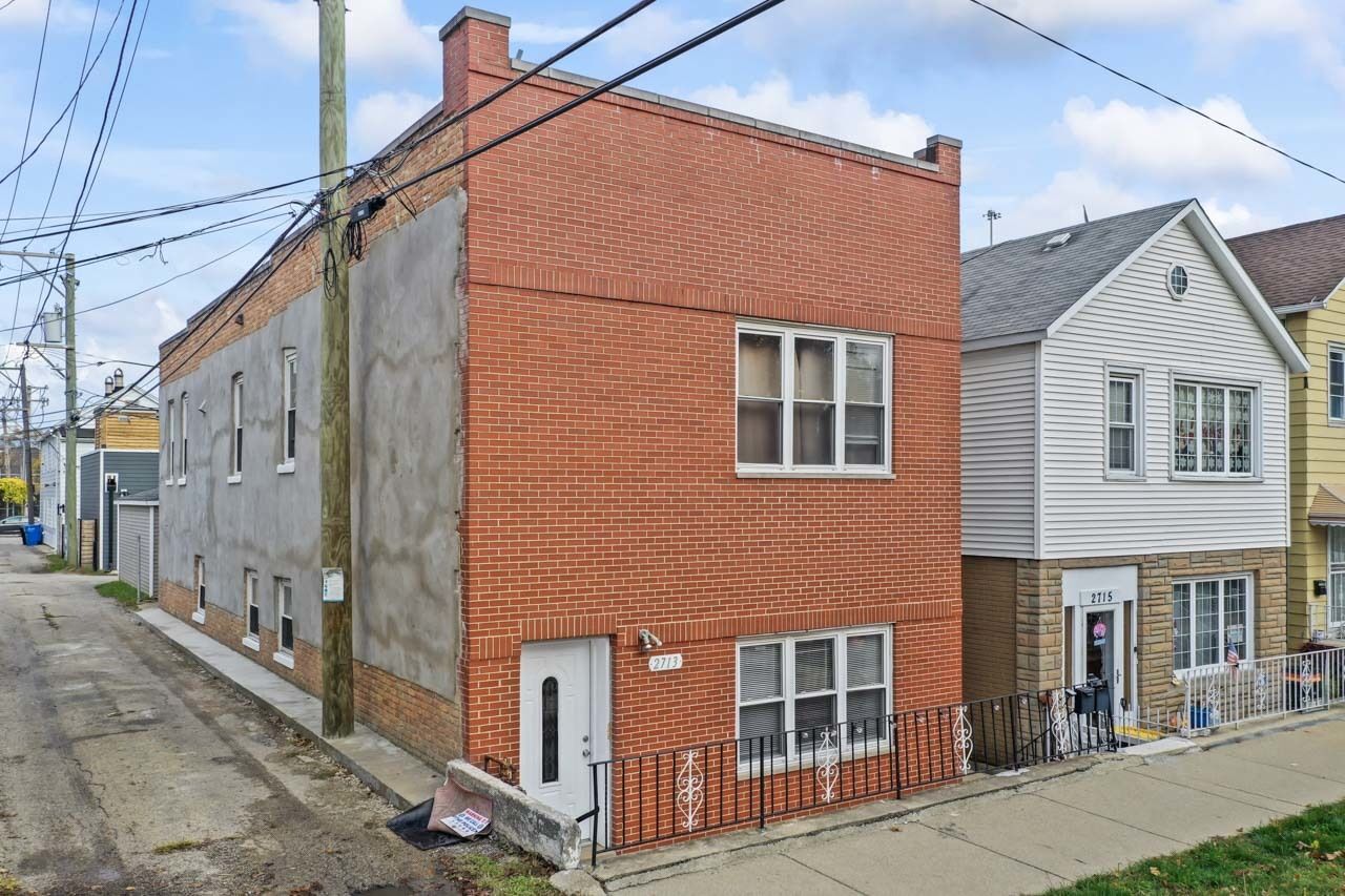 Property Photo:  2713 S Crowell Street  IL 60608 