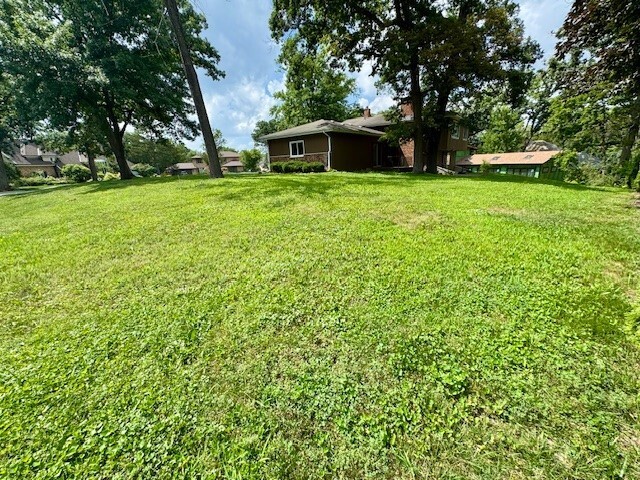 Property Photo: 37 E Cambridge Drive IL 60523