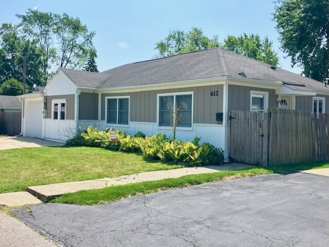 Property Photo: 612 E Division Street IL 60441
