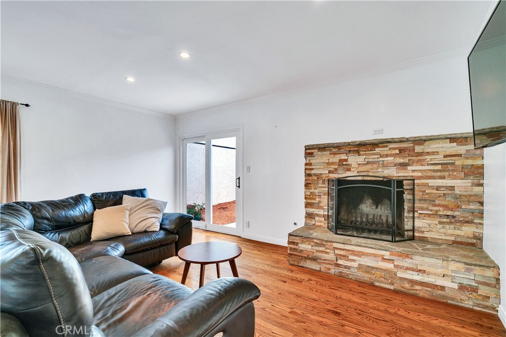 Property Photo: 914 Fonthill Avenue CA 90503