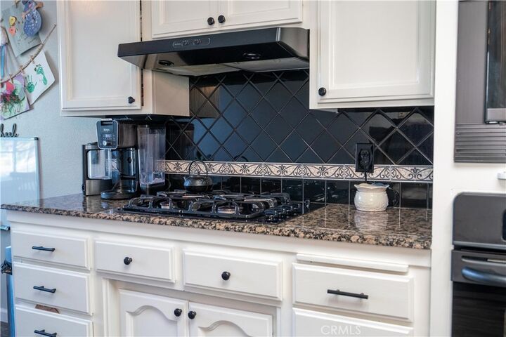 Property Photo: 1430 E Laura Court CA 93292