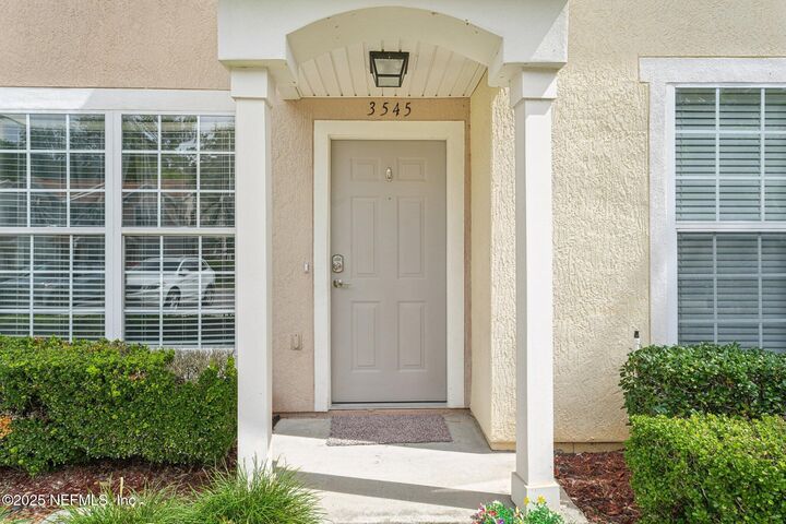 Property Photo: 3545 Twisted Tree Lane FL 32216