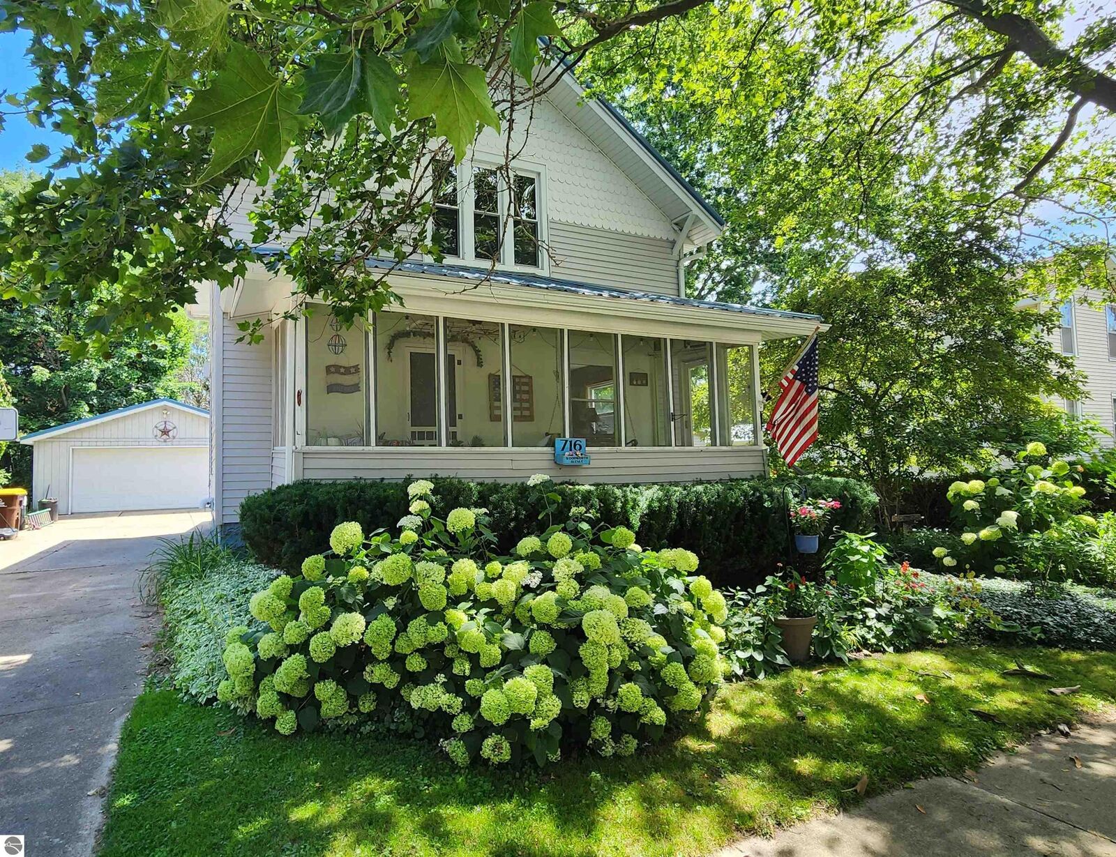 Property Photo:  716 Woodworth Avenue  MI 48801 