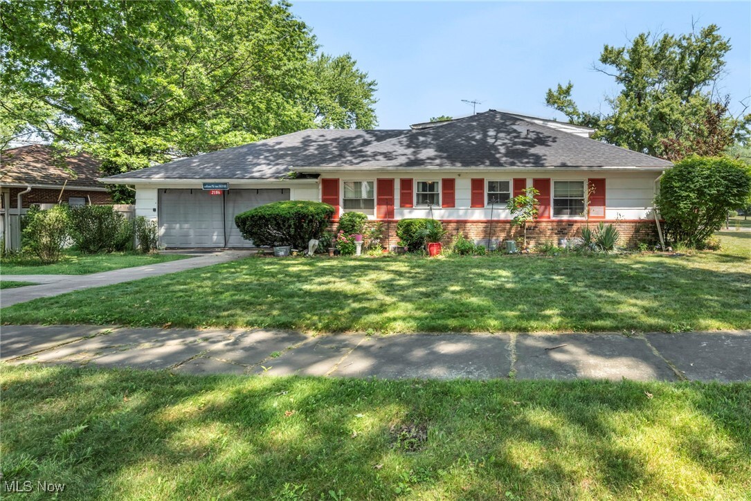 Property Photo: 2186 Mount Vernon Boulevard OH 44112