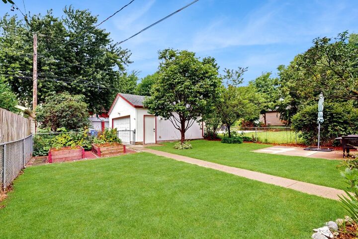Property Photo:  2119 Queen Avenue N  MN 55411 