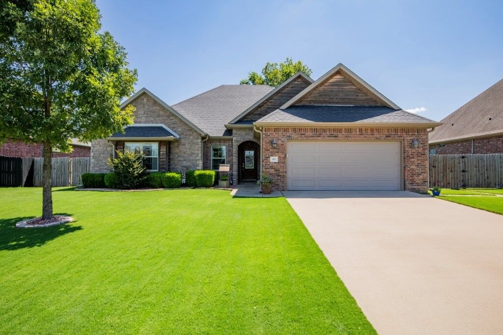 Property Photo: 117 Saint Vincent Street AR 72745