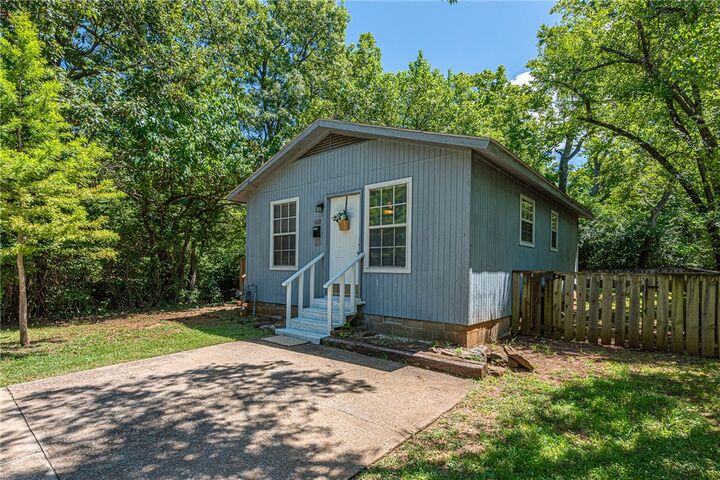Property Photo:  688 N Willow Avenue  AR 72701 
