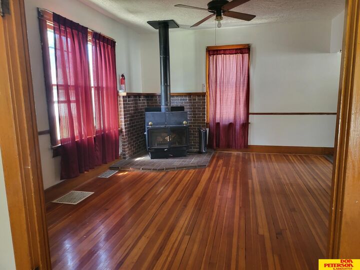 Property Photo: 335 N Maple Street NE 68025