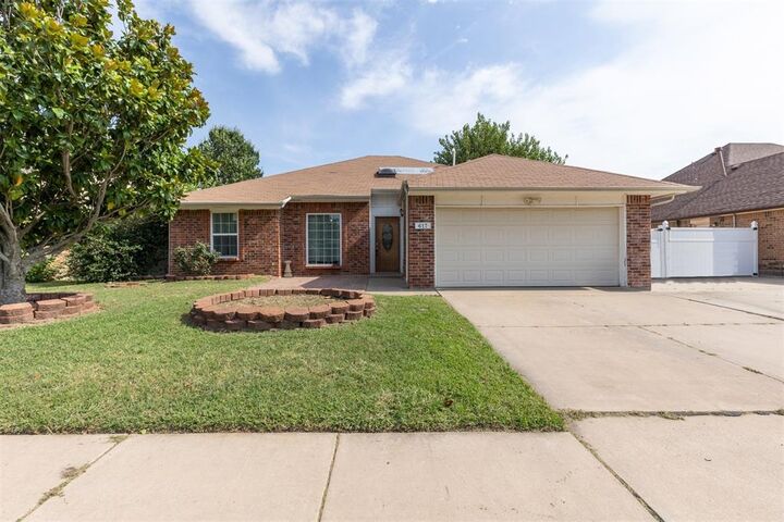 Property Photo:  617 SW 150th Street  OK 73170 