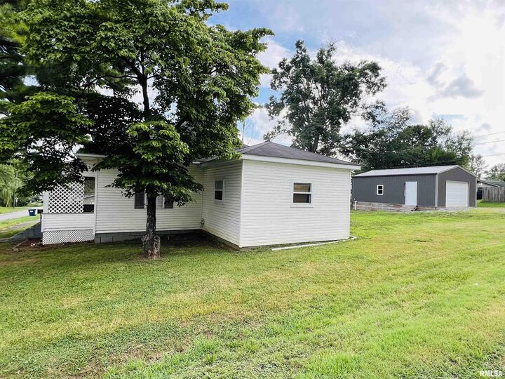 Property Photo:  2417 1st Street  IL 62930 