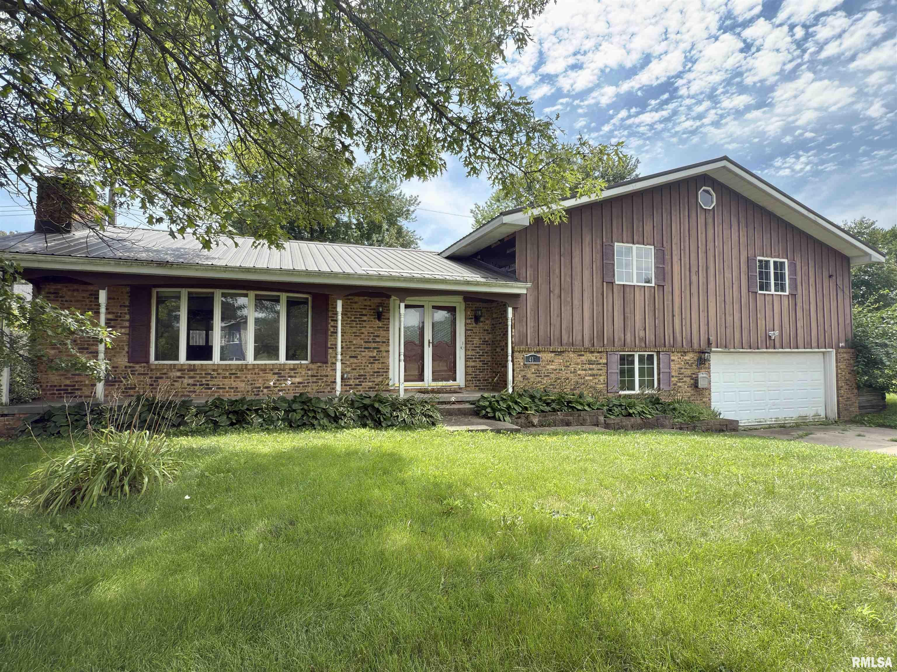 Property Photo:  413 Hillcrest Drive  IL 61520 
