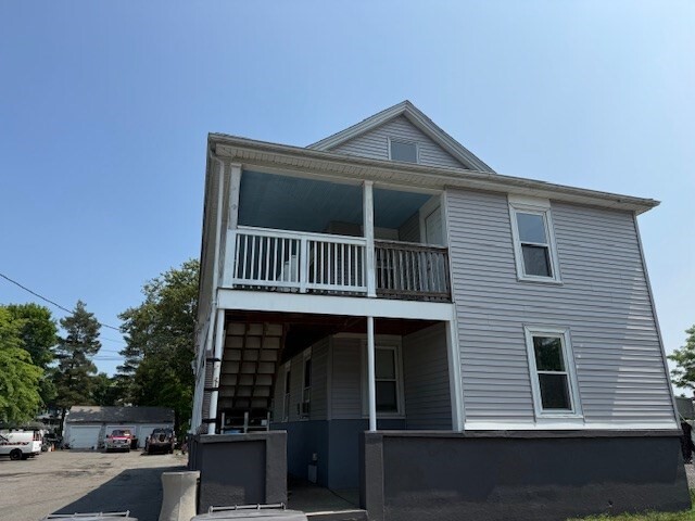 18-38 Beaver Ct  Framingham MA 01702 photo